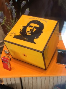 Capsa de cigars habans de luxe amb la imatge icònica del Che Guevara